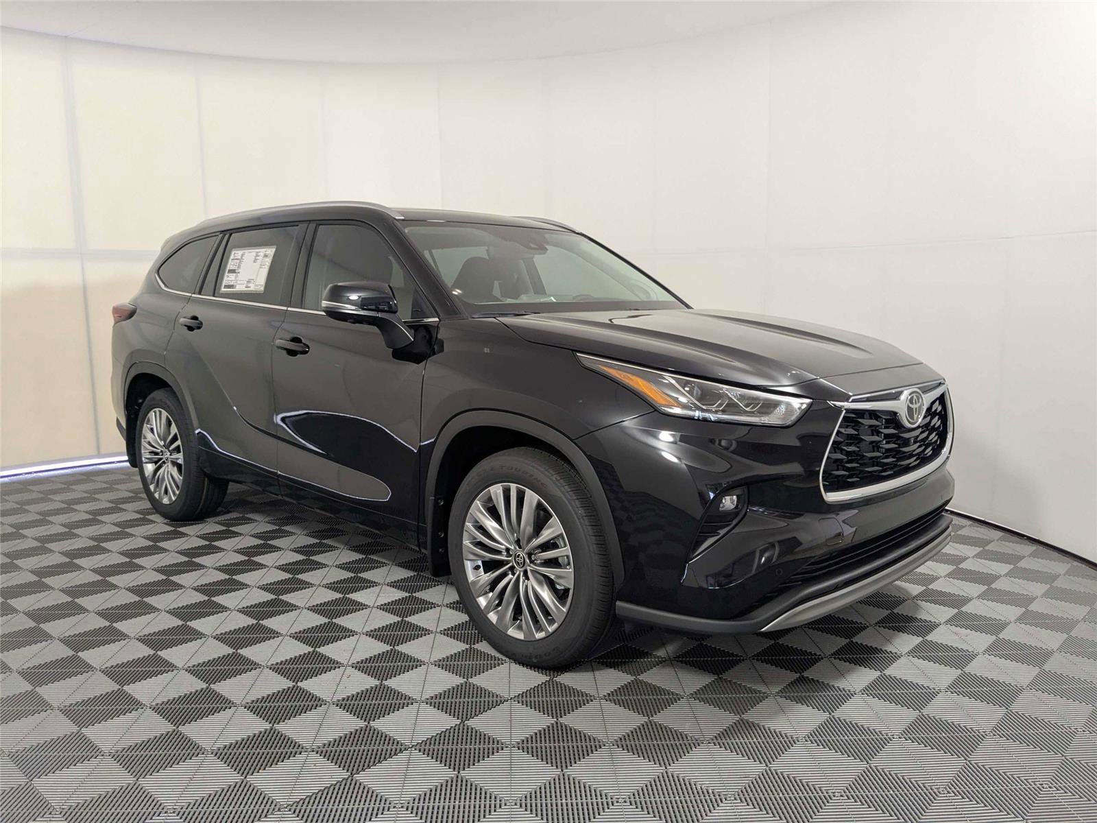 New 2026 Toyota Highlander Platinum AWD/4WD image 3