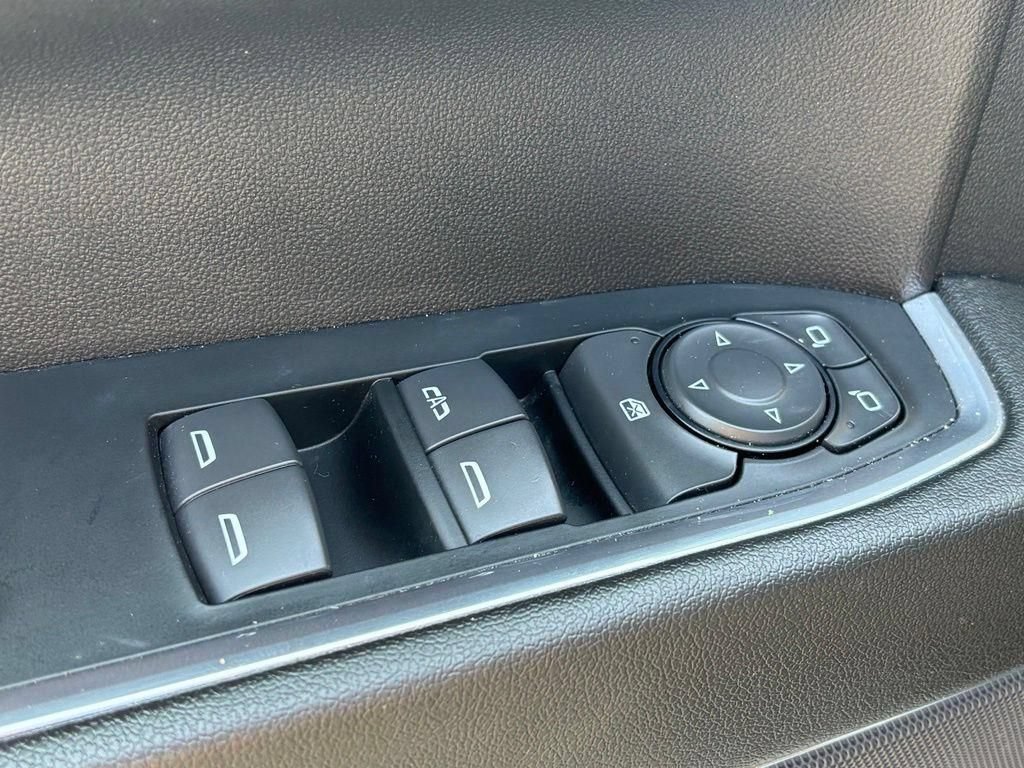 Used 2024 Chevrolet Silverado 1500 LT AWD/4WD image 8