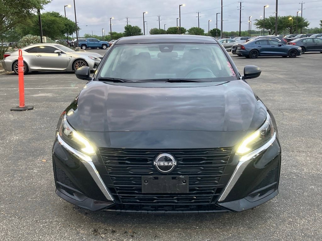 Used 2025 Nissan Altima 2.5 SV image 2