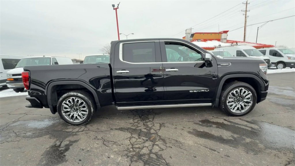 Used 2024 GMC Sierra 1500 Denali Ultimate image 9