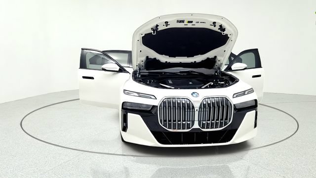 Used 2026 BMW 740i RWD image 12