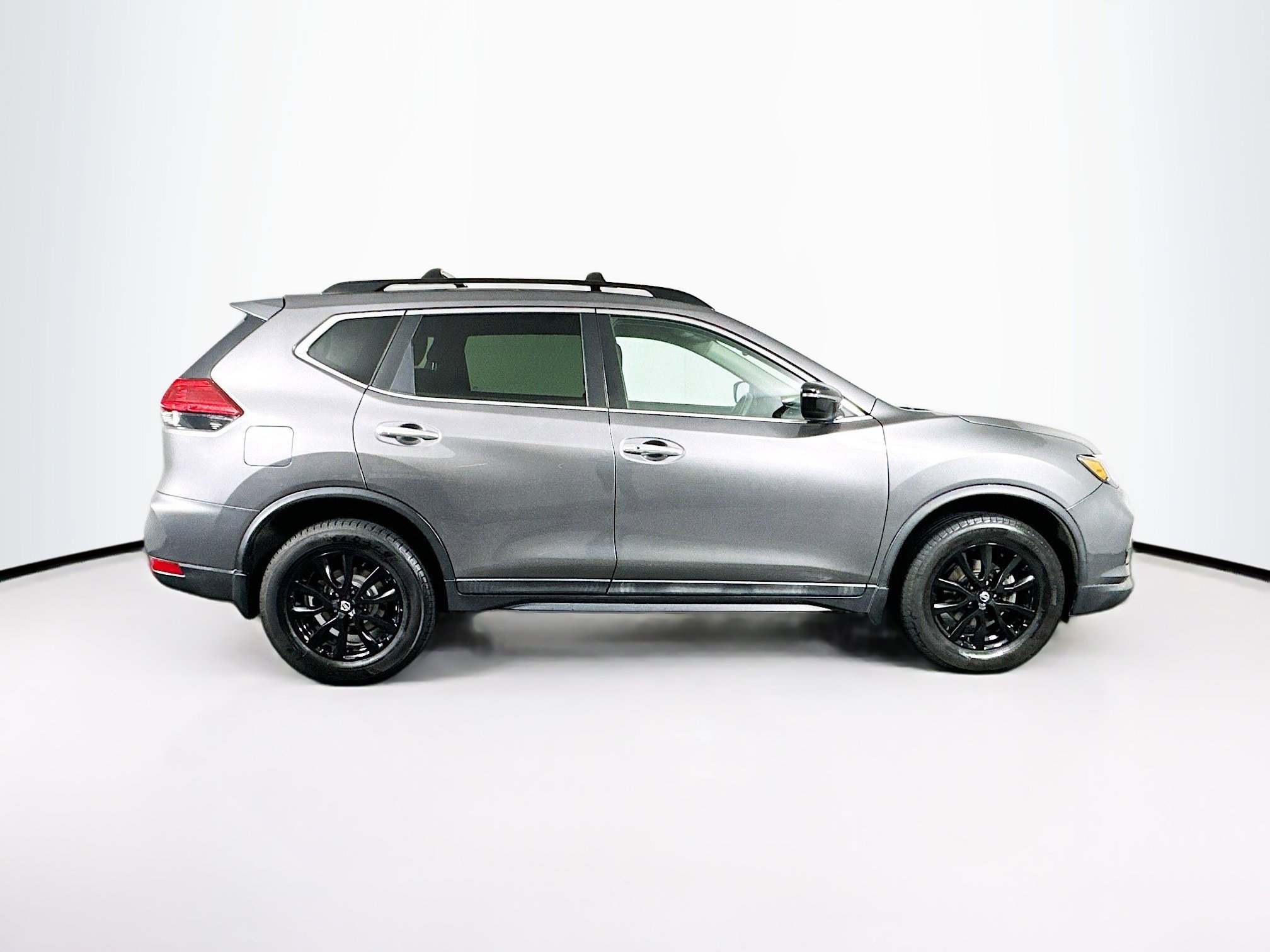 Used 2017 Nissan Rogue SV w/ Midnight Edition Package image 10