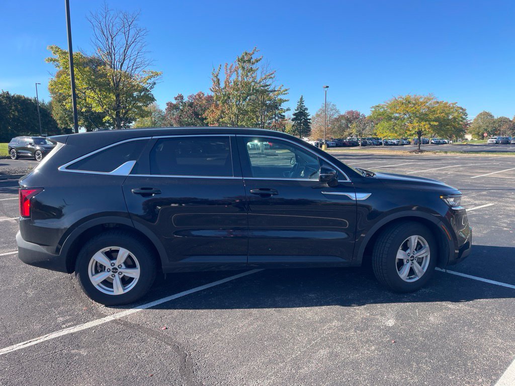 Used 2023 Kia Sorento LX FWD image 4