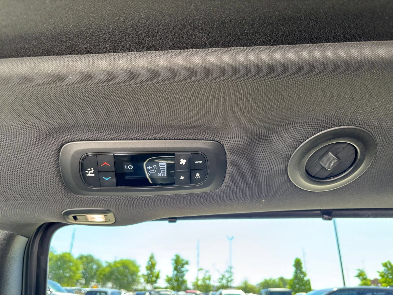 Used 2025 Chrysler Pacifica Limited FWD image 25