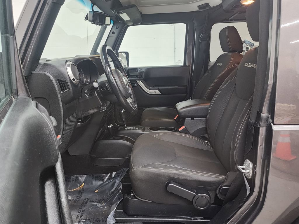 Used 2018 Jeep Wrangler Sahara w/ Connectivity Group image 12