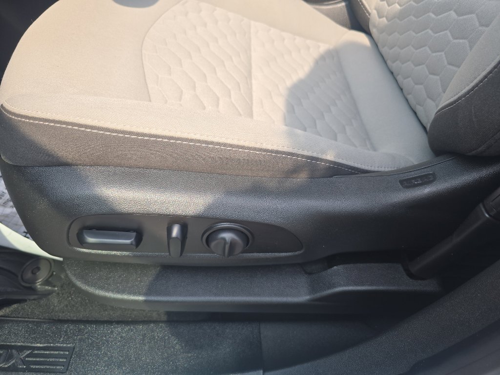 Used 2019 Chevrolet Equinox LT image 16