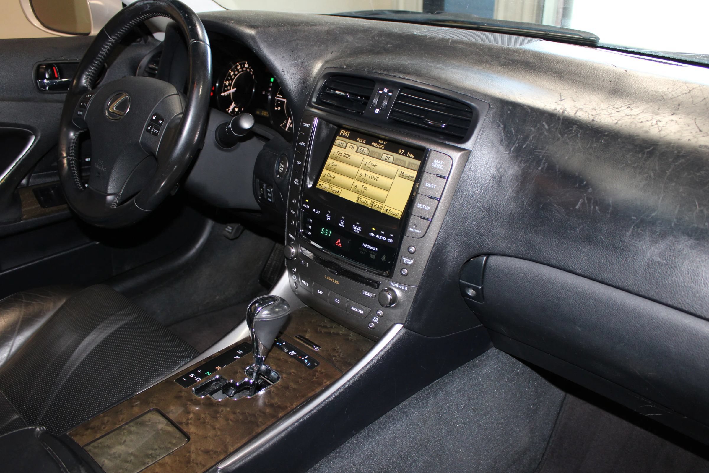 Used 2010 Lexus IS 350C w/ Luxury Pkg RWD image 29