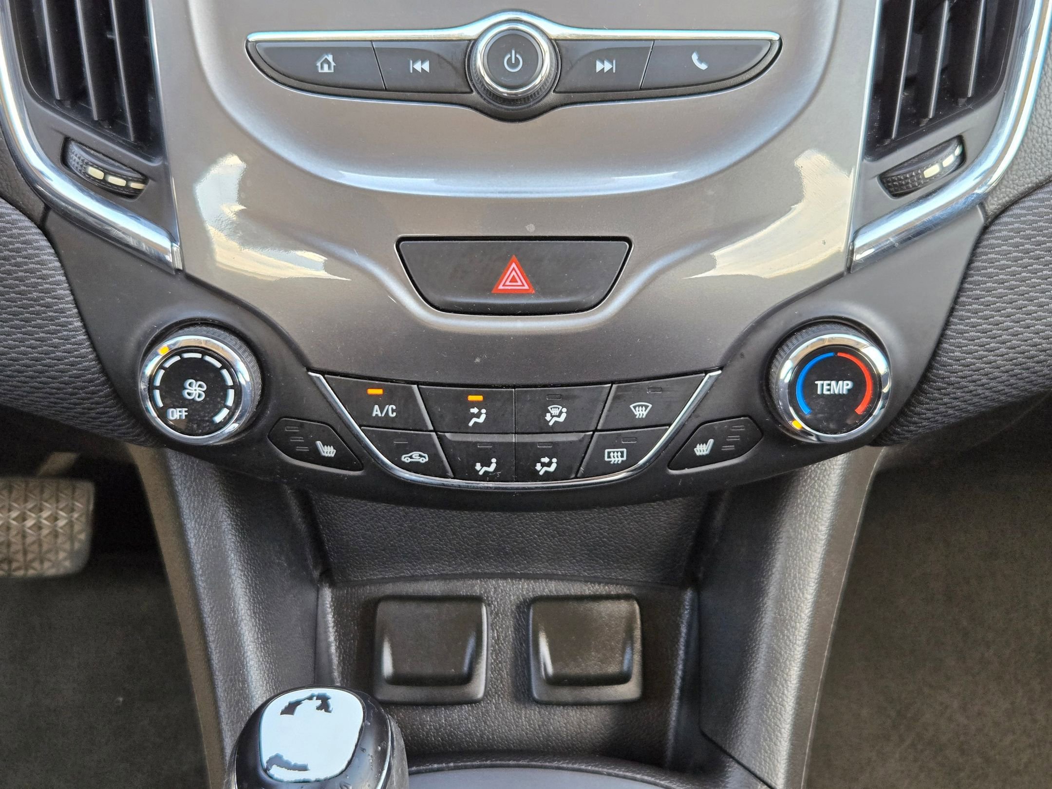 Used 2017 Chevrolet Cruze LT w/ Convenience Package FWD image 19