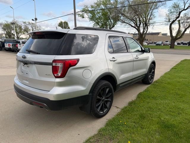 Used 2017 Ford Explorer XLT w/ XLT Technology Feature Bundle AWD/4WD image 6