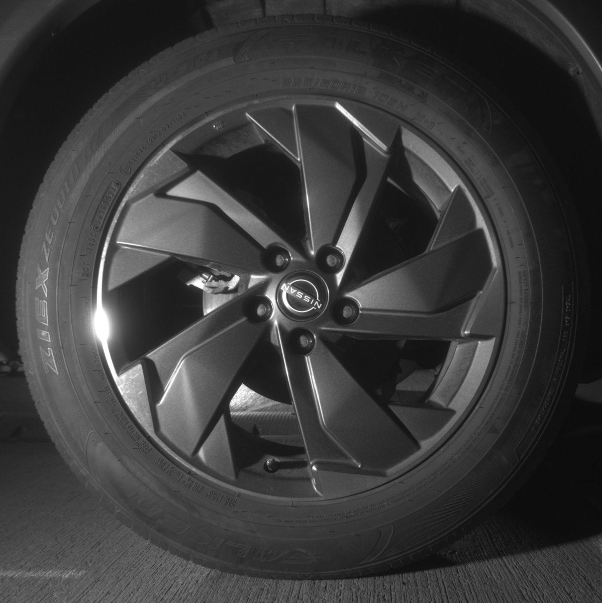 Used 2025 Nissan Rogue SV image 15