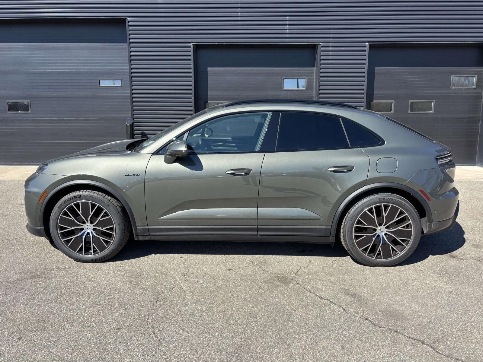 New 2026 Porsche Macan 4 Electric image 7