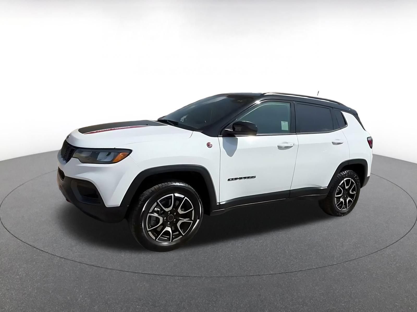 Used 2025 Jeep Compass Trailhawk AWD/4WD image 7