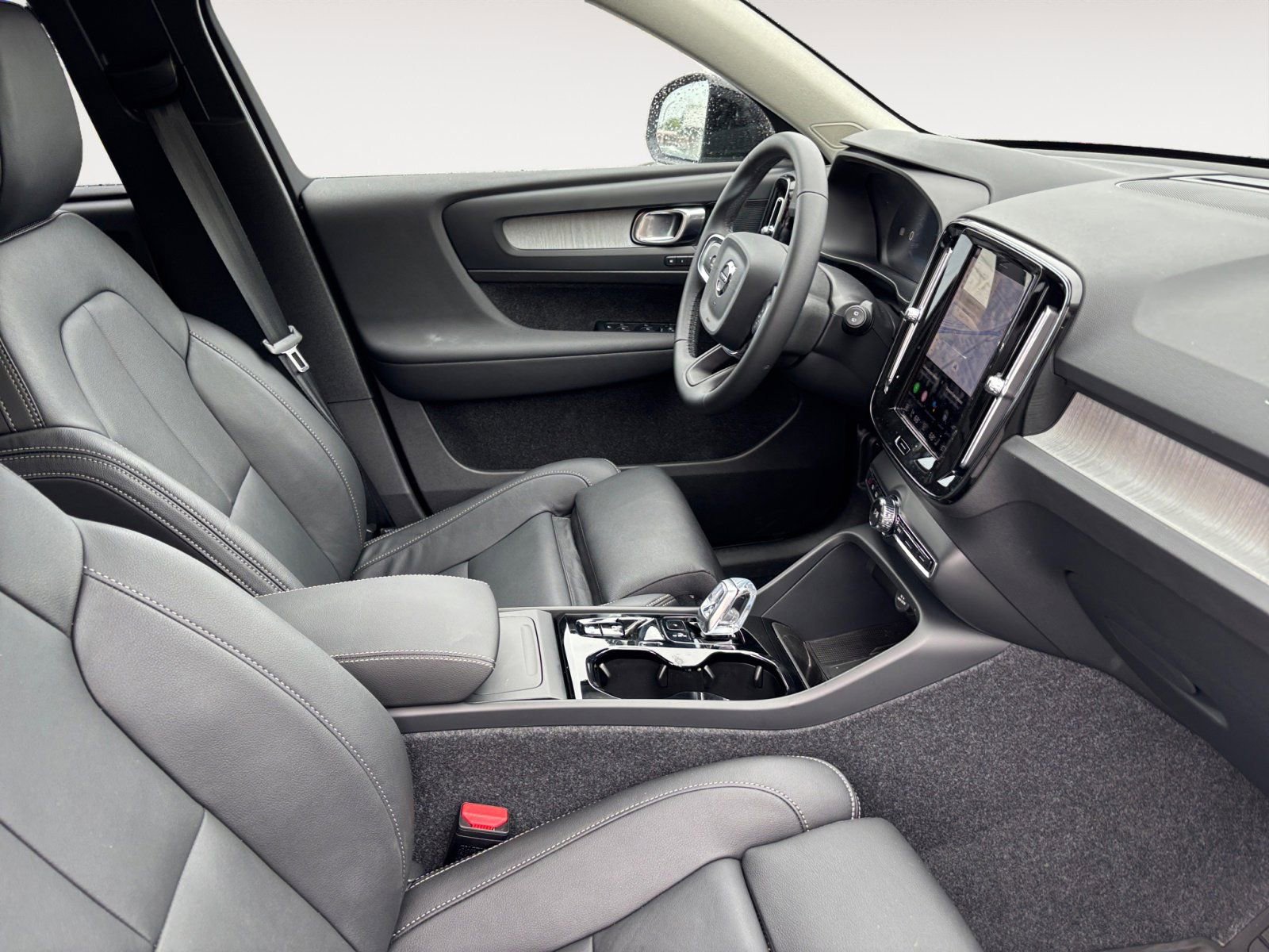 New 2026 Volvo XC40 B5 Plus w/ Protection Package Premier image 15