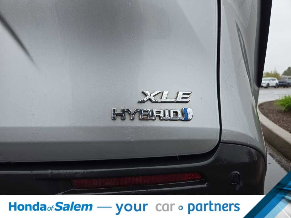 Used 2021 Toyota Sienna XLE w/ XLE Plus Package FWD image 9