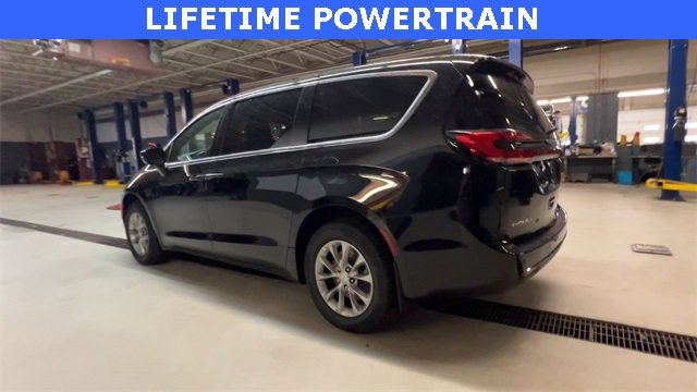 New 2026 Chrysler Pacifica Select image 6