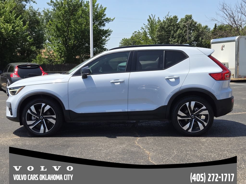 Certified 2024 Volvo XC40 B5 Ultimate w/ Protection Package Premier AWD/4WD image 3