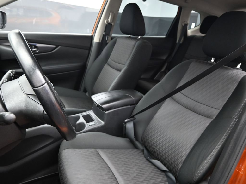 Used 2020 Nissan Rogue SV image 16