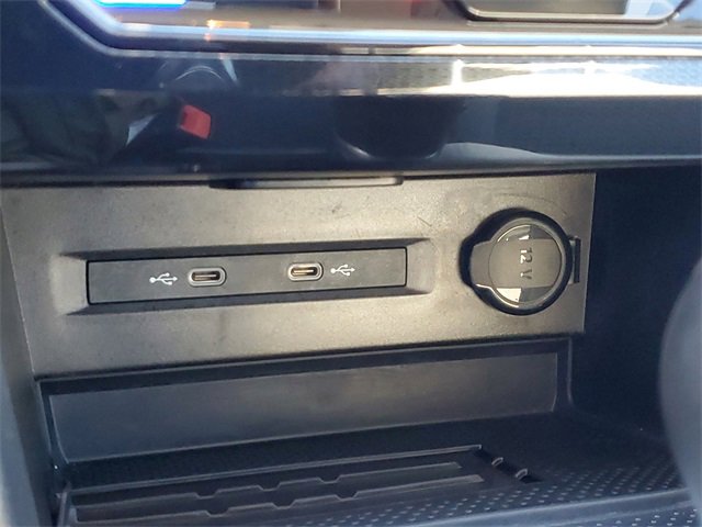 Used 2025 Volkswagen Taos SE image 21