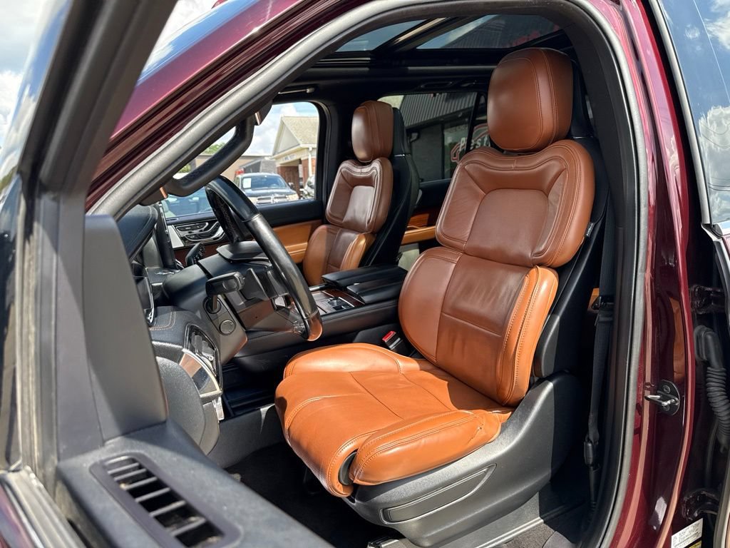 Used 2019 Lincoln Navigator Reserve AWD/4WD image 2