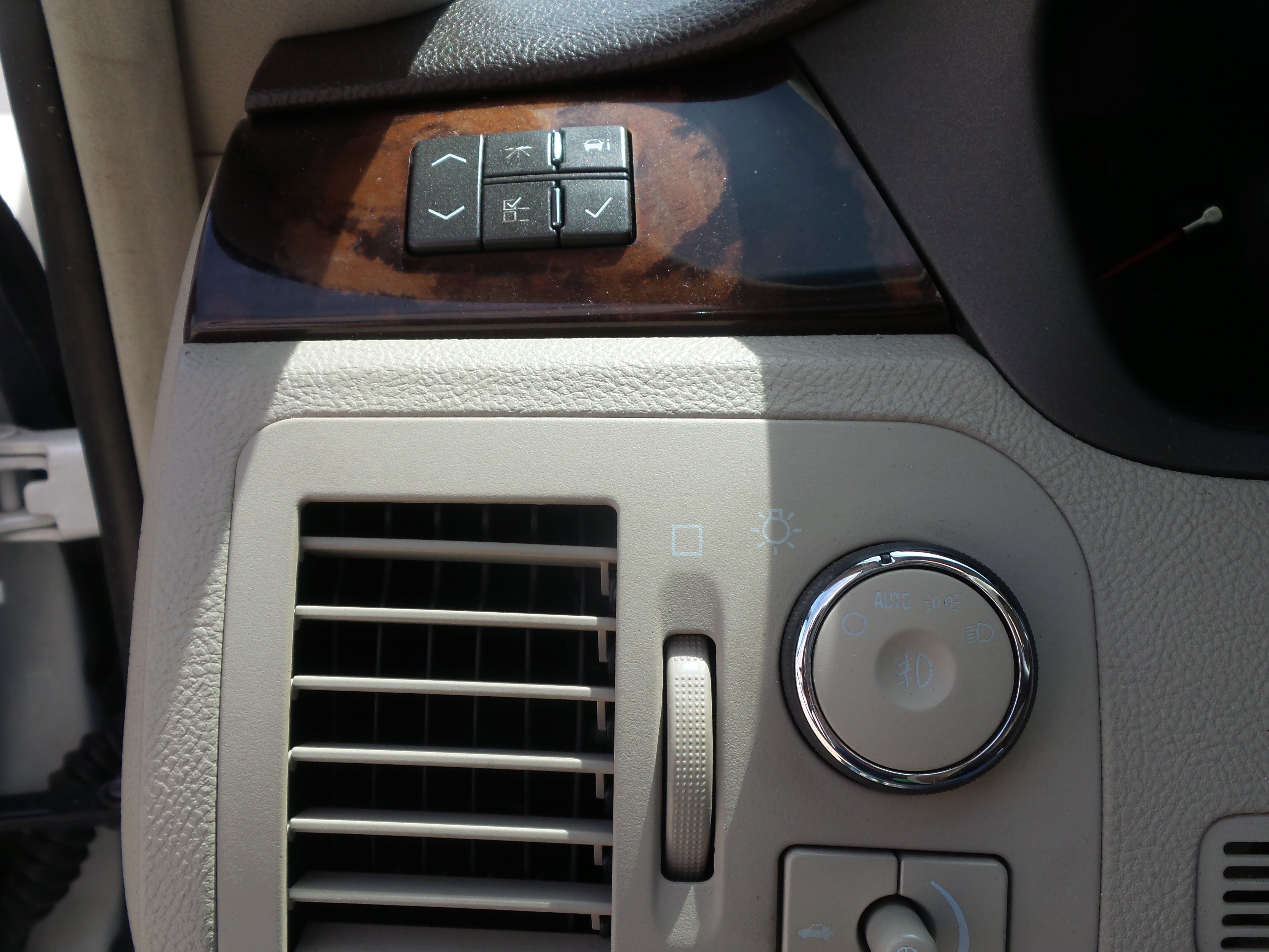 Used 2008 Cadillac DTS FWD image 14