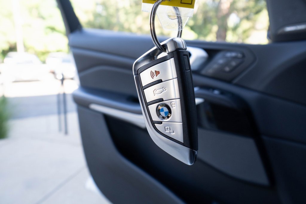 Used 2020 BMW X7 M50i w/ Dynamic Handling Package image 32