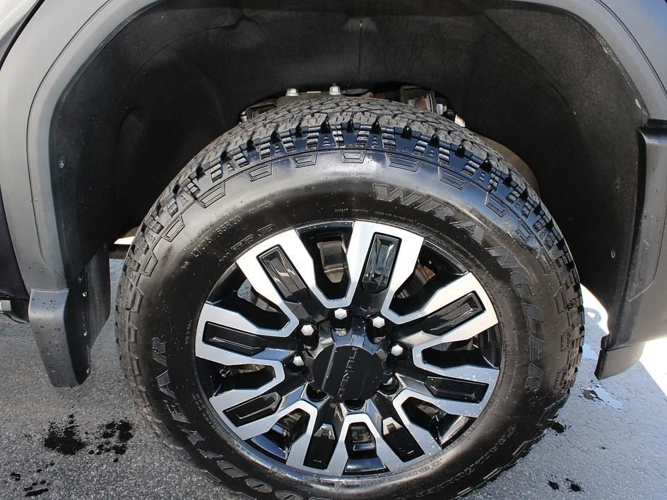 Used 2024 GMC Sierra 2500 Denali Ultimate AWD/4WD image 11