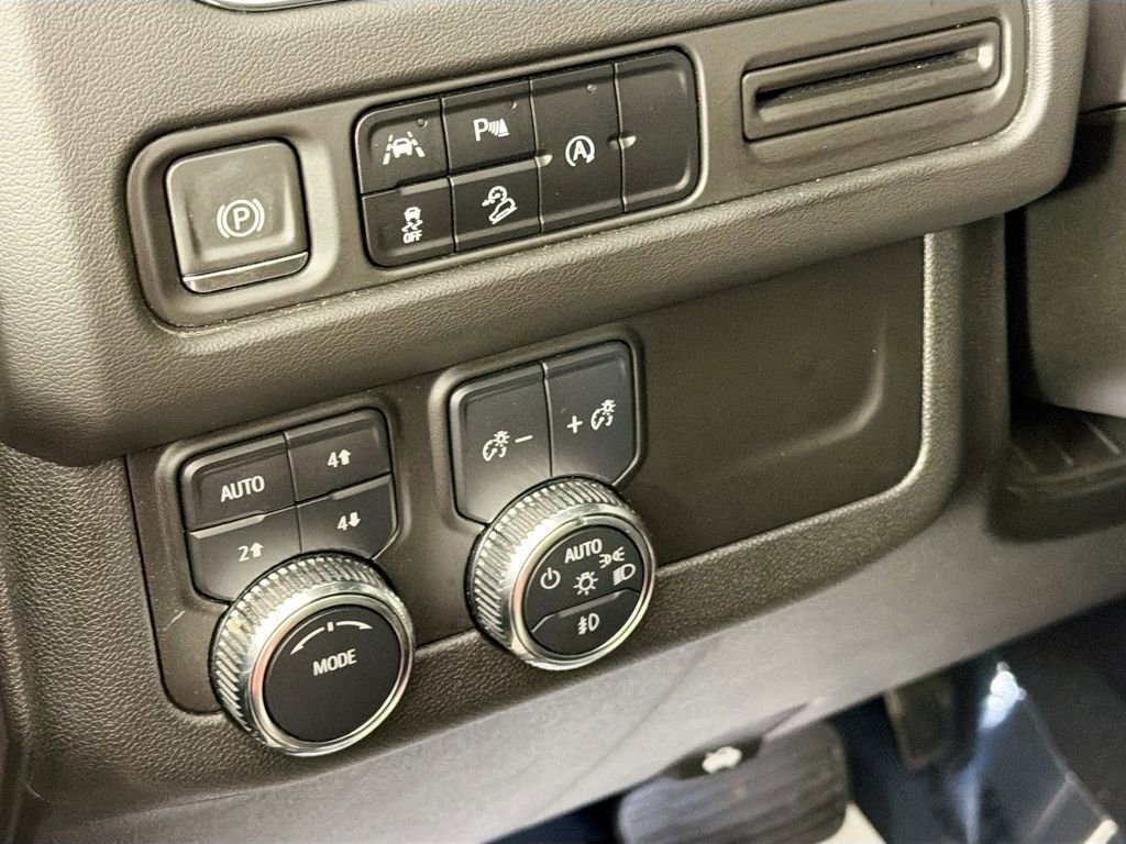 Used 2024 GMC Yukon AT4 AWD/4WD image 10