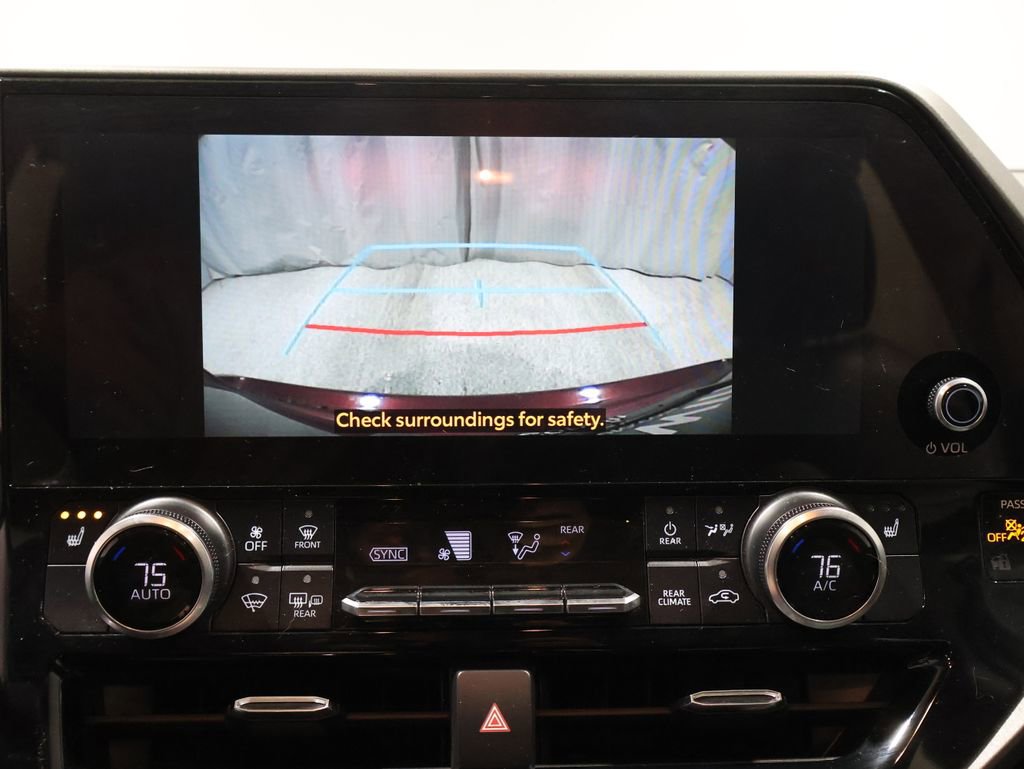 Used 2024 Toyota Highlander XLE image 28