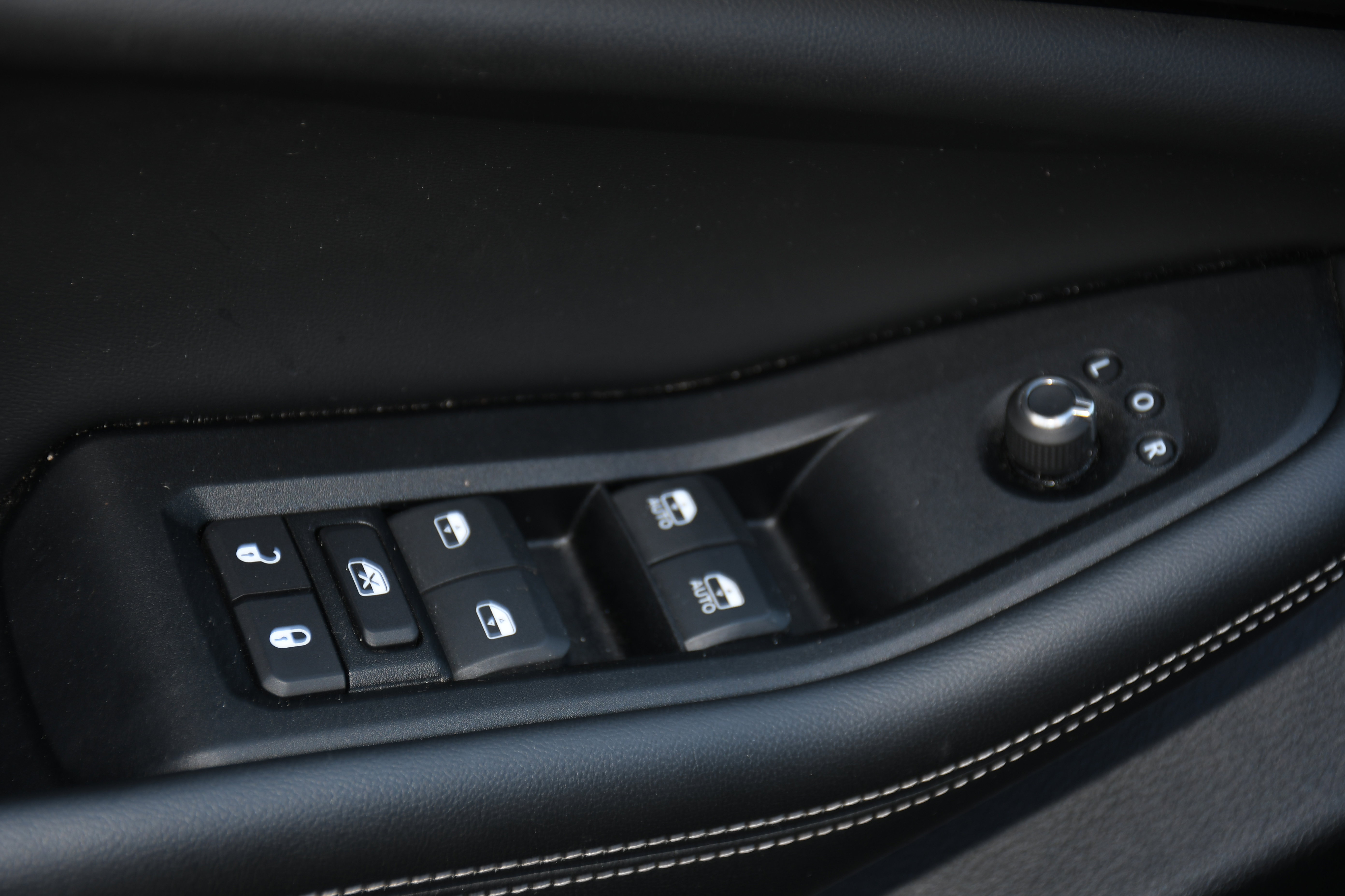 Used 2024 Jeep Grand Cherokee Laredo w/ Luxury Tech Group I image 10