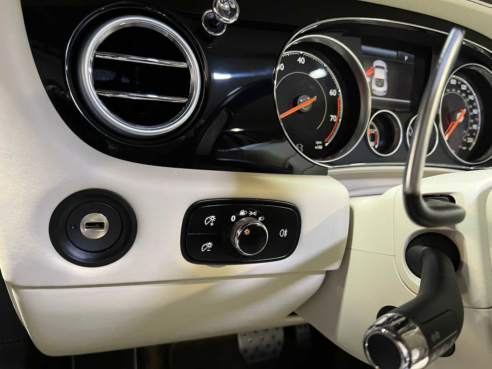 Used 2017 Bentley Continental GT image 29