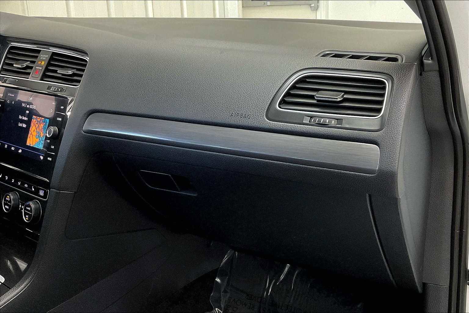 Used 2019 Volkswagen e-Golf SE w/ Driver Assistance Package image 21