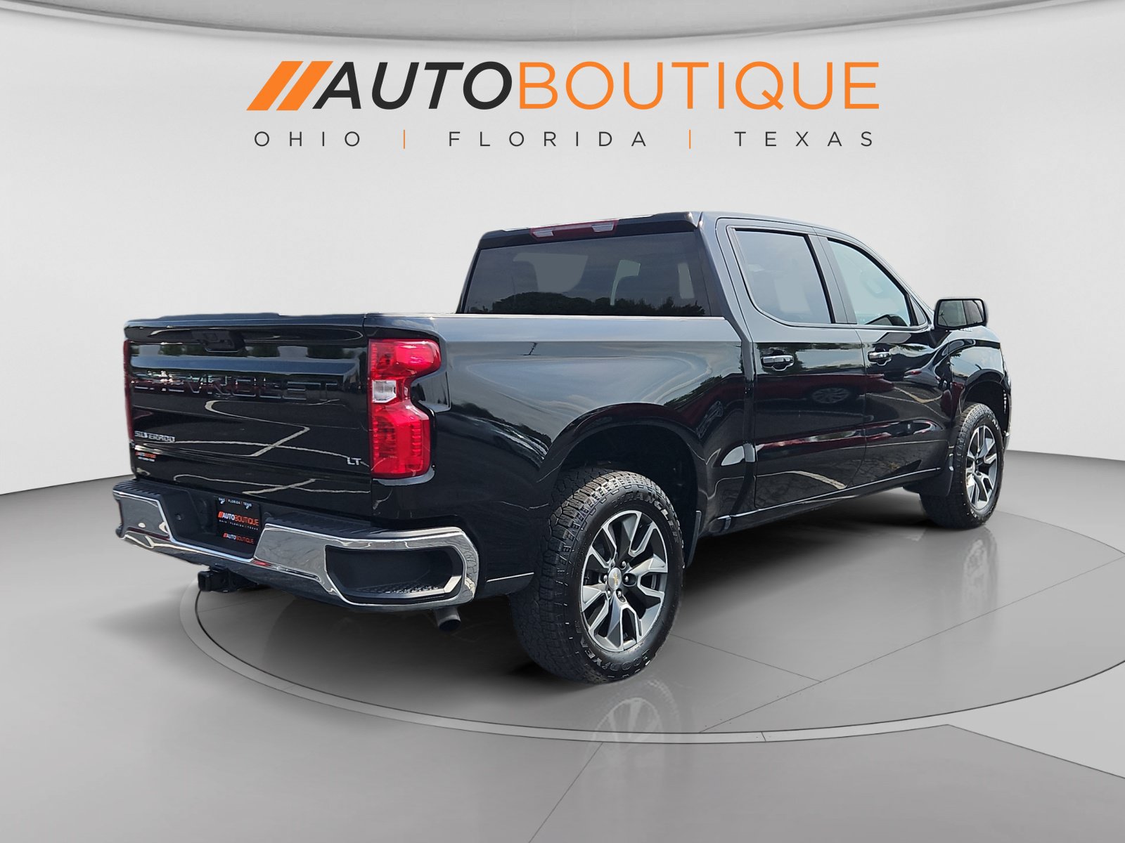 Used 2024 Chevrolet Silverado 1500 LT AWD/4WD image 5