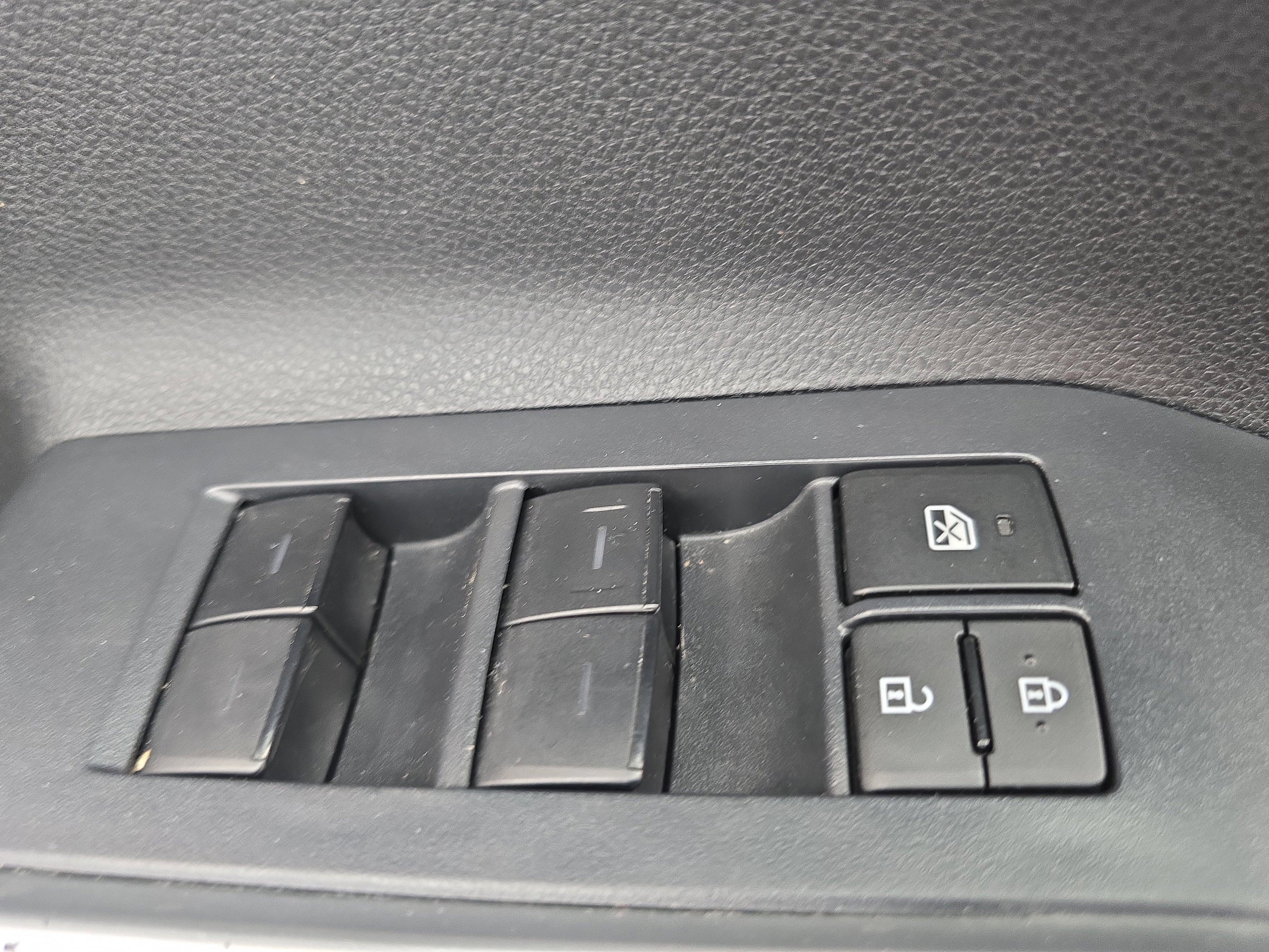 Used 2023 Toyota Highlander L image 28