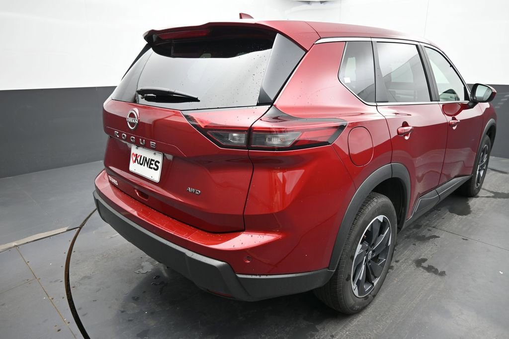 Used 2025 Nissan Rogue SV AWD/4WD image 15