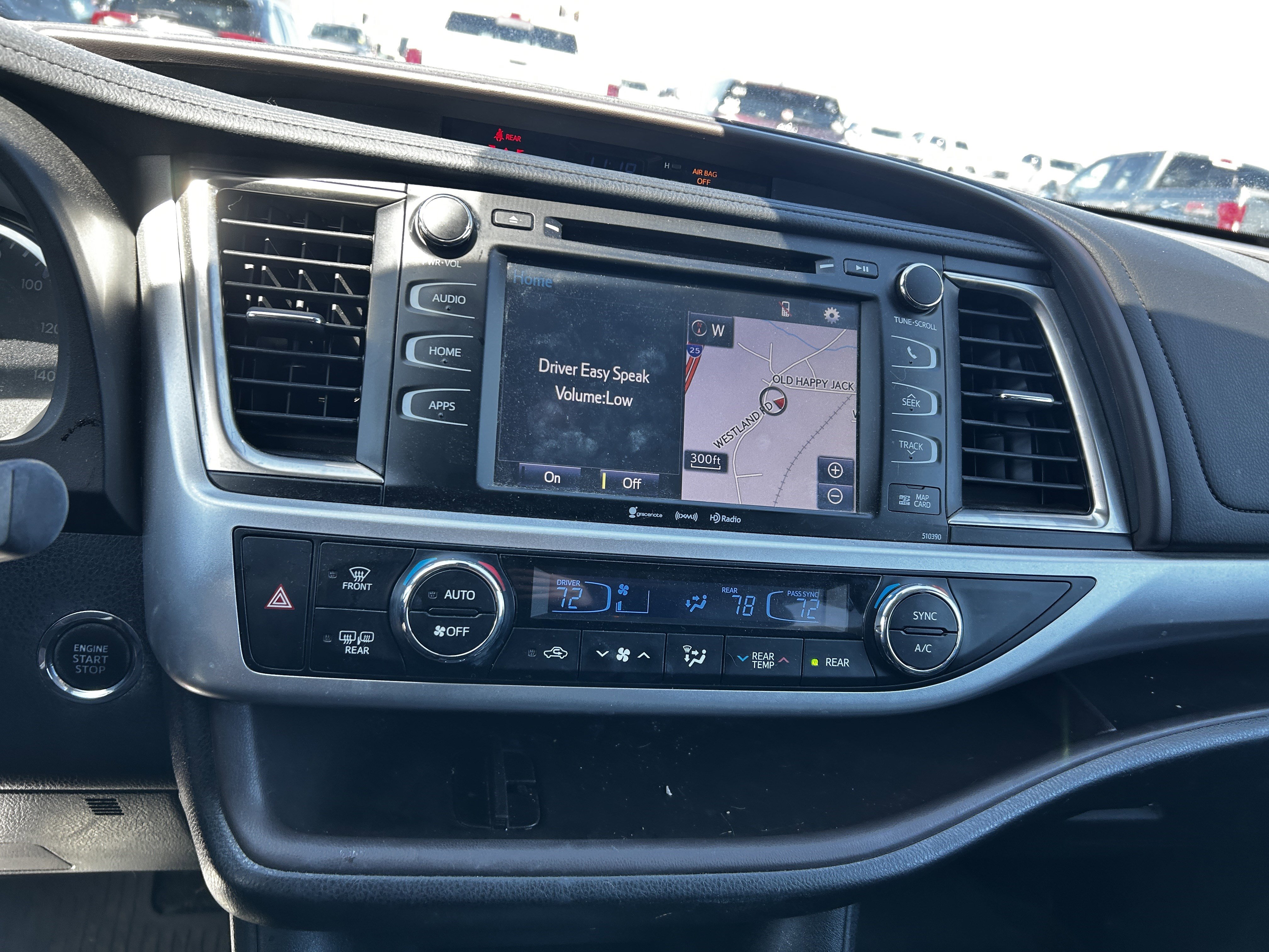 Used 2019 Toyota Highlander XLE AWD/4WD image 16