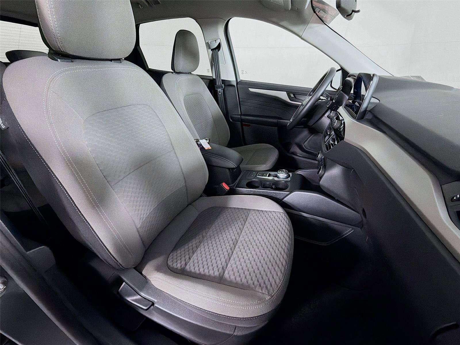 Used 2022 Ford Escape SE w/ Cold Weather Package image 27