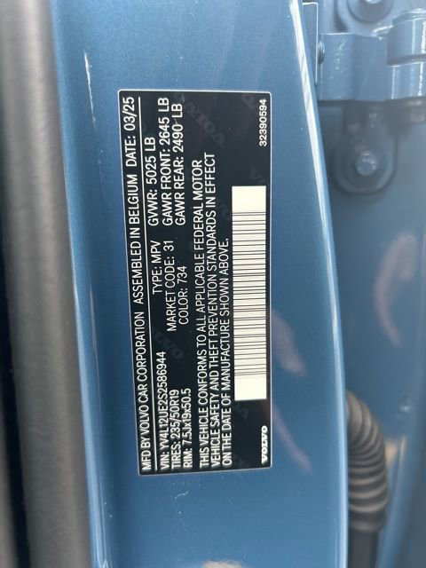 Certified 2025 Volvo XC40 B5 Plus image 29