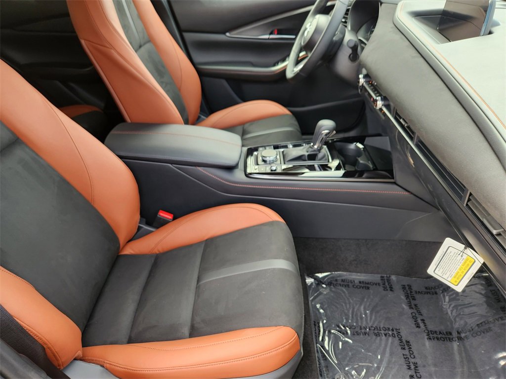 New 2025 MAZDA CX-30 Carbon image 17