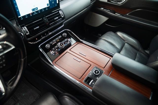 Used 2023 Lincoln Navigator Reserve w/ Equipment Group 201A image 34