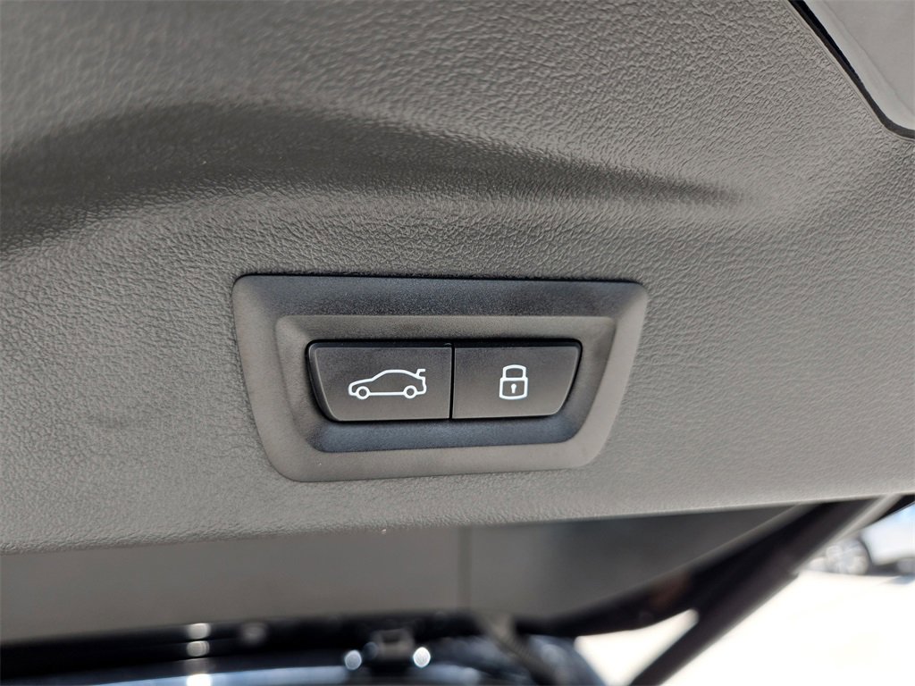 Used 2025 BMW X7 xDrive40i w/ M Sport Package image 33