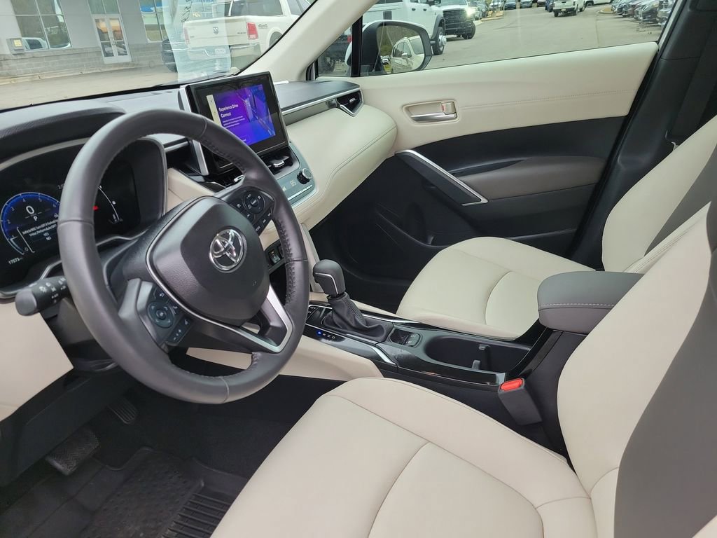 Used 2024 Toyota Corolla Cross XLE image 10
