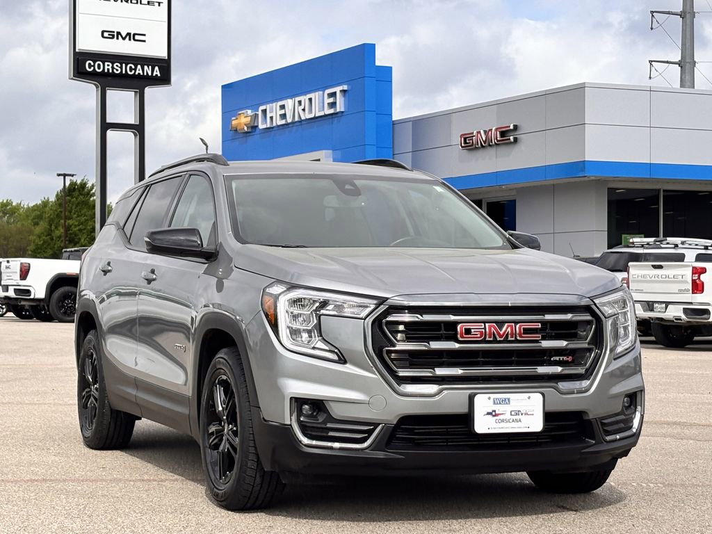 Used 2024 GMC Terrain AT4 image 2