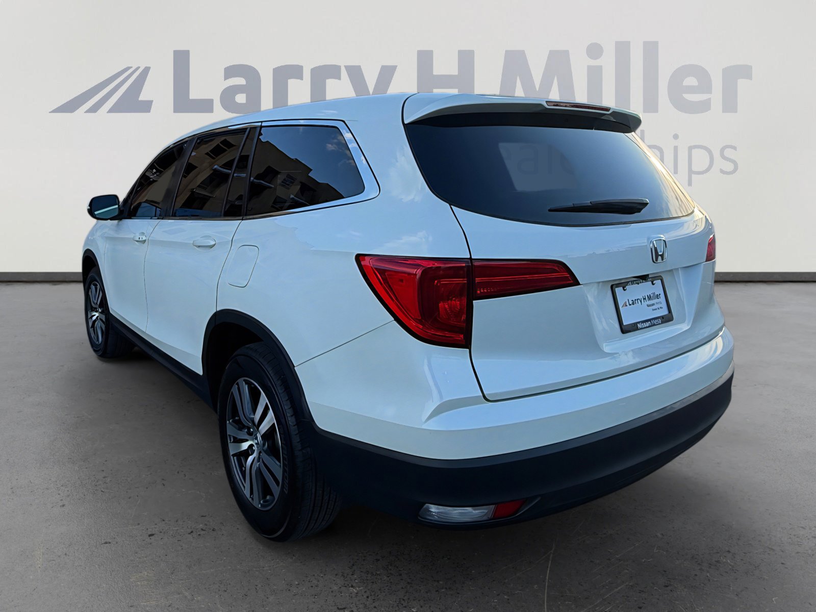 Used 2017 Honda Pilot EX image 3