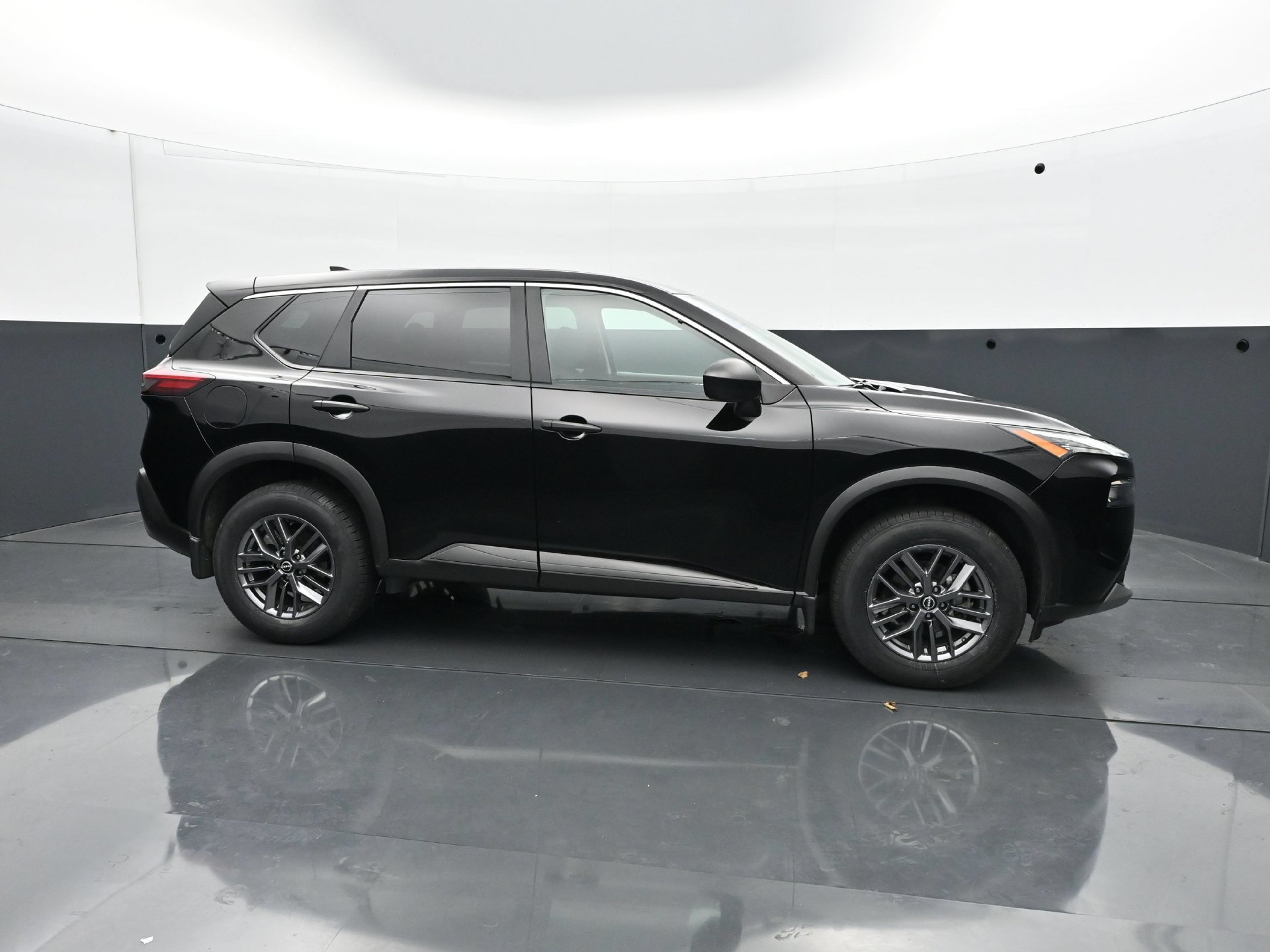 Used 2023 Nissan Rogue S AWD/4WD image 8