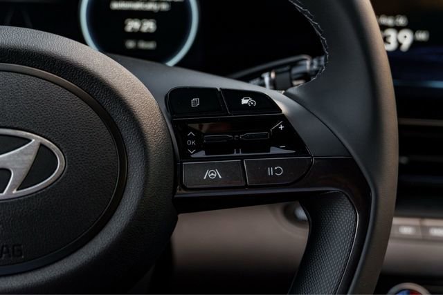 New 2025 Hyundai Elantra SEL image 12