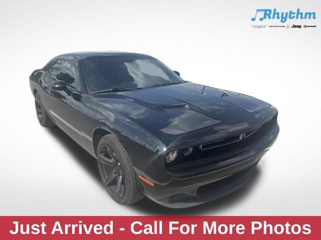 Used 2020 Dodge Challenger SXT RWD image 1