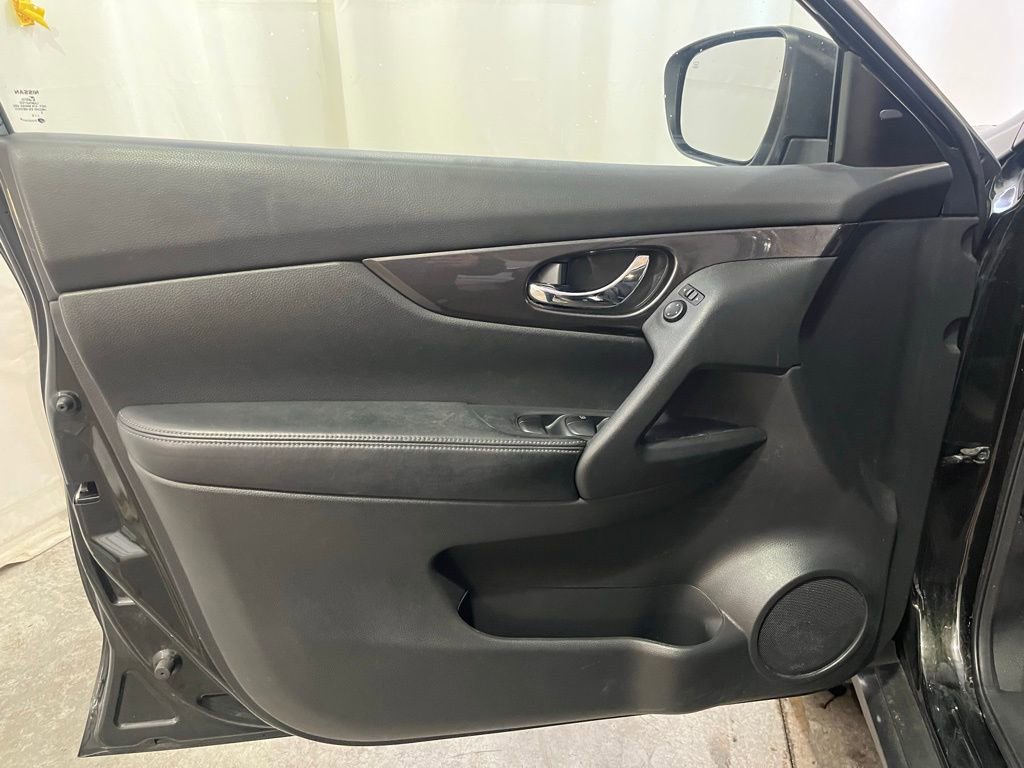 Used 2020 Nissan Rogue SV AWD/4WD image 9