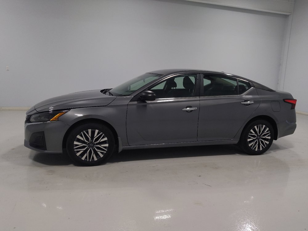 Used 2024 Nissan Altima 2.5 SV AWD/4WD image 2