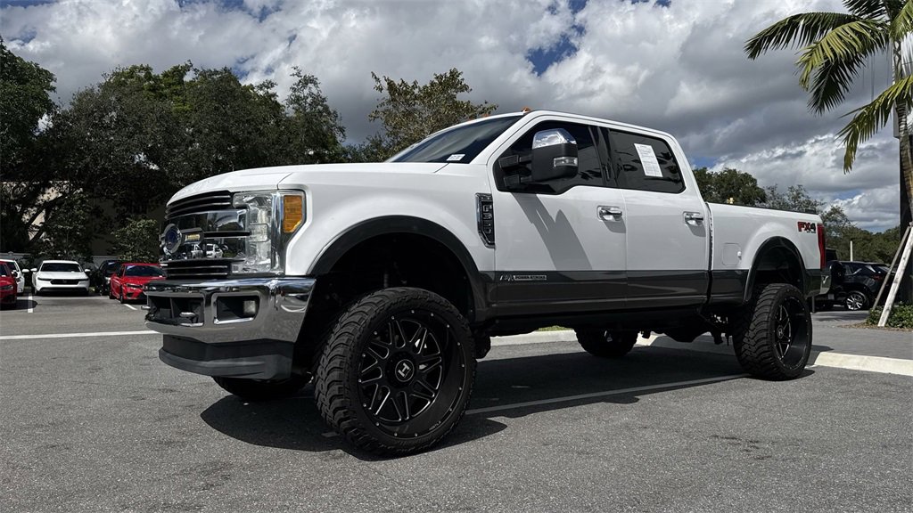 Used 2017 Ford F350 Lariat w/ Chrome Package image 29