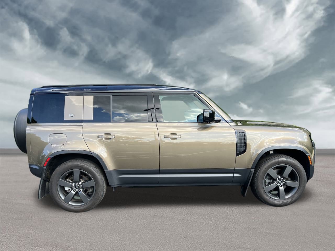 Used 2023 Land Rover Defender 110 S image 6